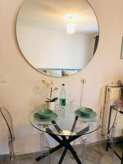 Cosy Studio Design With Modern Bathroom Vaureal 외부 사진