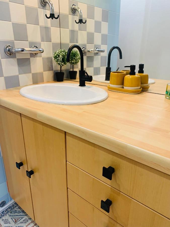 Cosy Studio Design With Modern Bathroom Vaureal 외부 사진